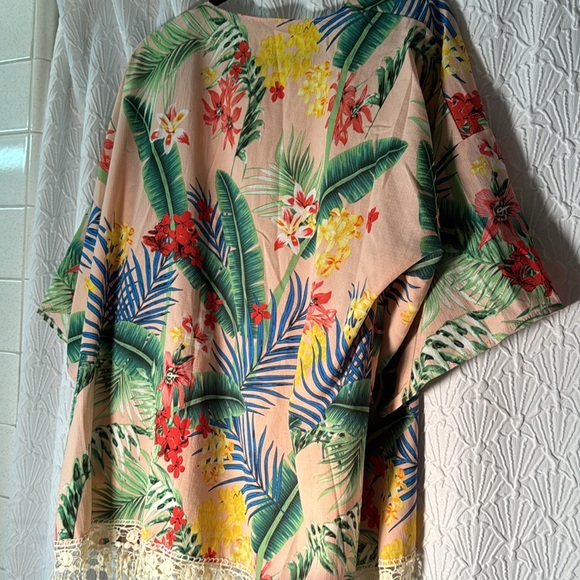 Umgee tropical floral print light pink kimono shawl light weight swim coverup  M - Picture 8 of 9